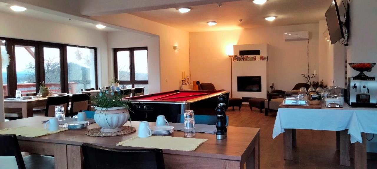 Surdesti  Casa Comilor B&B 외부 사진