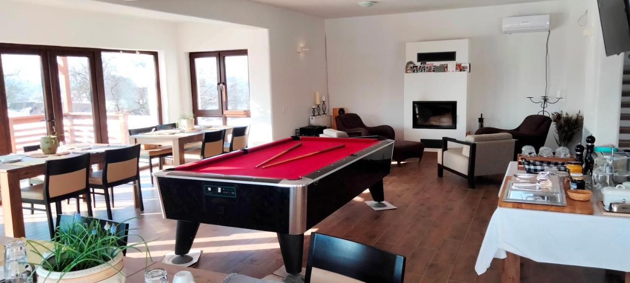 Surdesti  Casa Comilor B&B 외부 사진